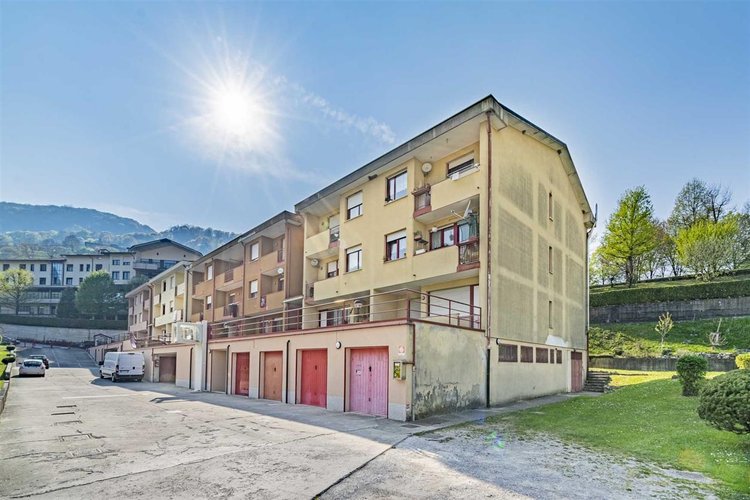 Valbrembila trilocale con box Val Brembilla -