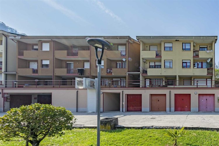 Valbrembila trilocale con box Val Brembilla -