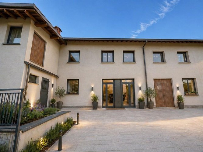 Operazione immobiliare a rustico immersa nel verde della Brianza Missaglia