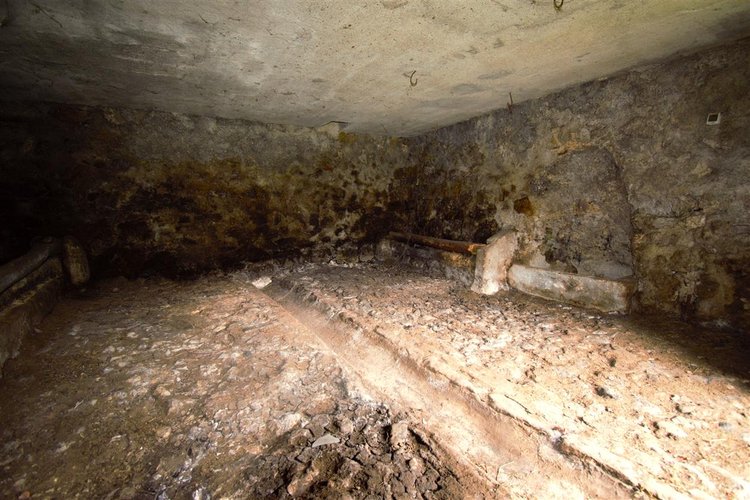 Dossena porzione cascinale con terreno Dossena