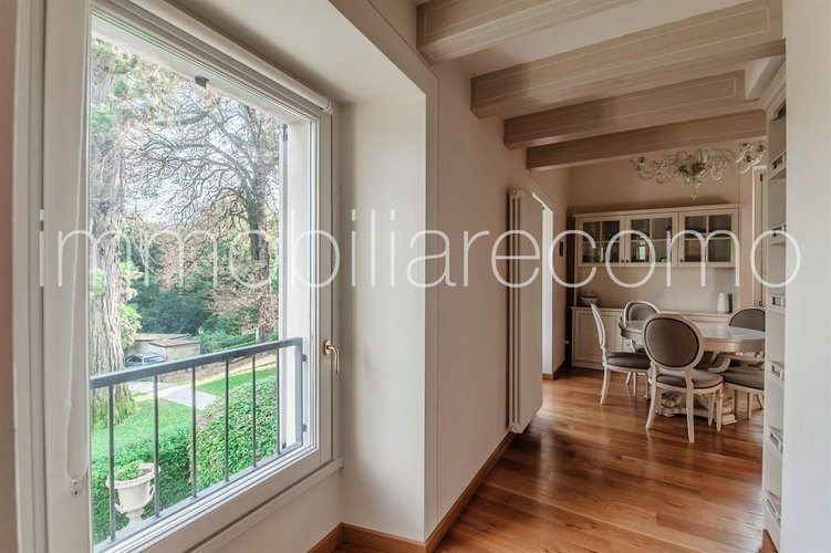 In villa d’epoca con parco Como