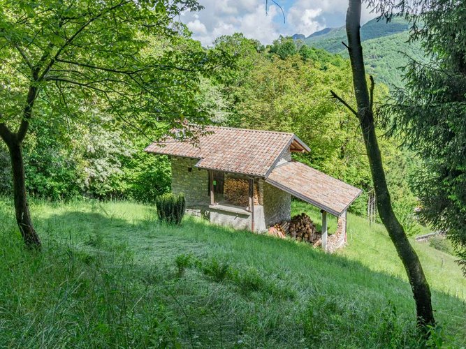 Sedrina, meraviglioso rustico singolo in pietra Sedrina