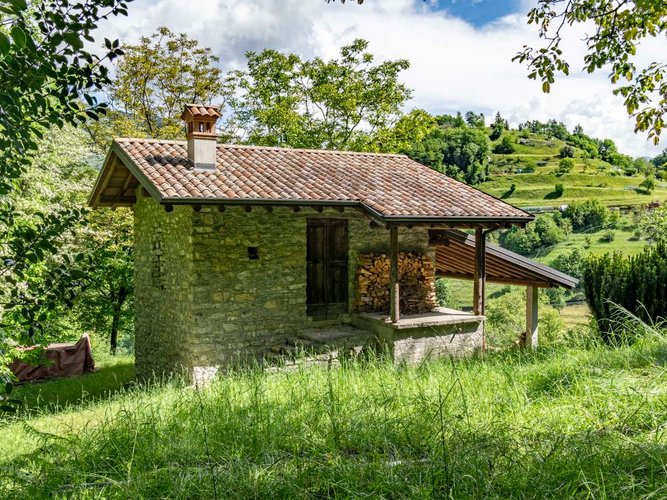 Sedrina, meraviglioso rustico singolo in pietra Sedrina