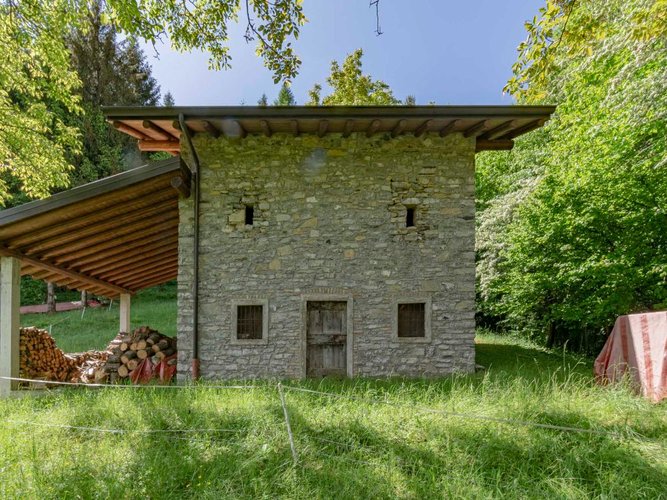 Sedrina, meraviglioso rustico singolo in pietra Sedrina