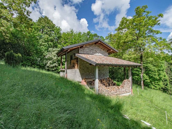 Sedrina, meraviglioso rustico singolo in pietra Sedrina