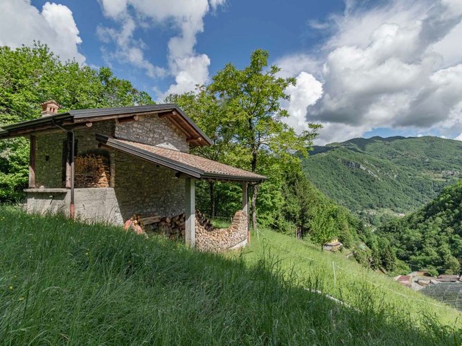 Sedrina, meraviglioso rustico singolo in pietra Sedrina