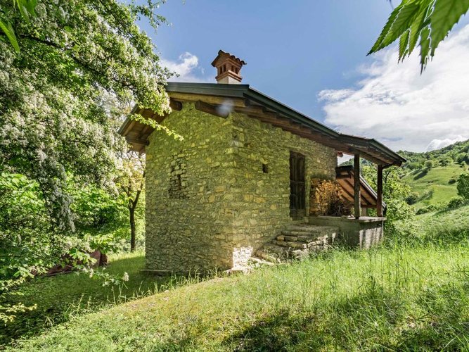 Sedrina, meraviglioso rustico singolo in pietra Sedrina