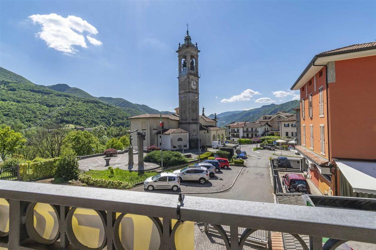 Zogno Endenna, soleggiato trilocale con cantina e box auto