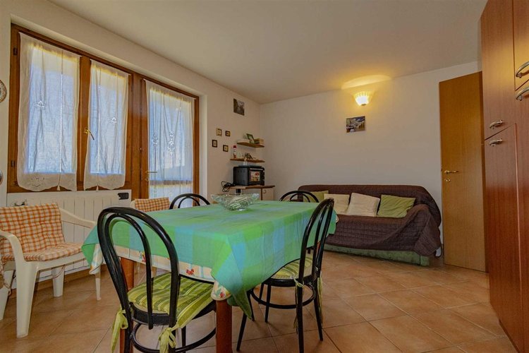 Costa Serina, in tipico, recente villino, imperdibile bilocale con giardino privato Costa Serina