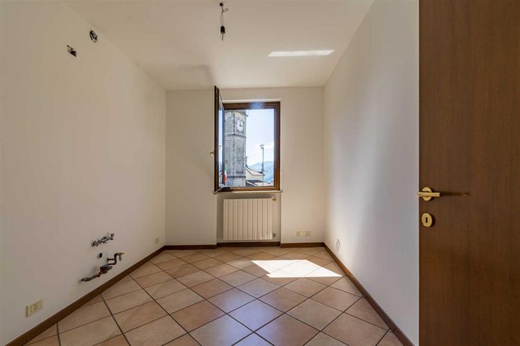 Zogno Endenna, soleggiato trilocale con cantina e box auto Zogno