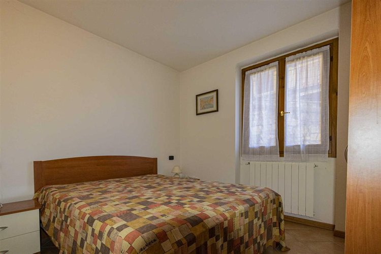 Costa Serina, in tipico, recente villino, imperdibile bilocale con giardino privato Costa Serina