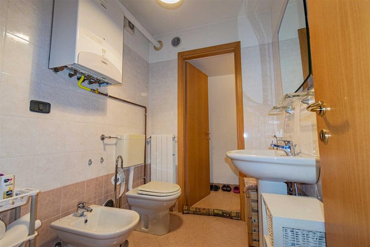 Costa Serina, in tipico, recente villino, imperdibile bilocale con giardino privato Costa Serina