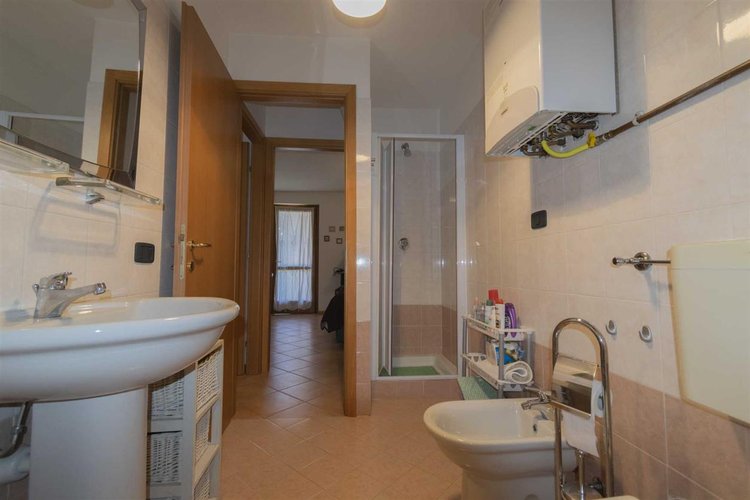 Costa Serina, in tipico, recente villino, imperdibile bilocale con giardino privato Costa Serina