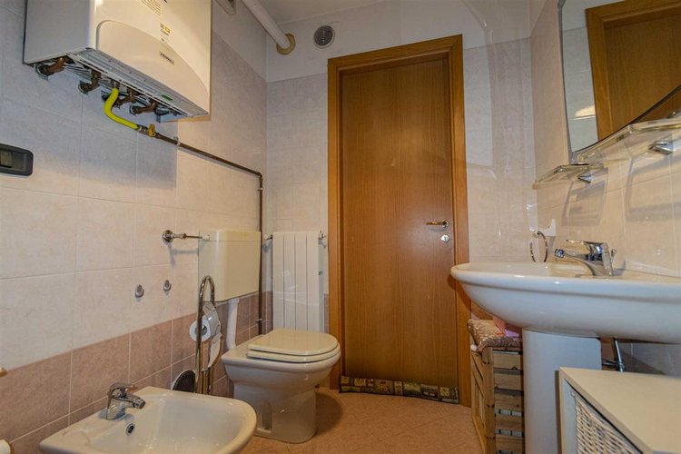 Costa Serina, in tipico, recente villino, imperdibile bilocale con giardino privato Costa Serina