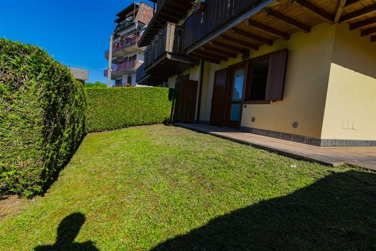 Costa Serina, in tipico, recente villino, imperdibile bilocale con giardino privato Costa Serina