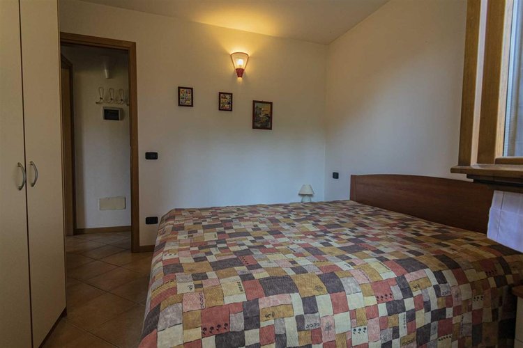 Costa Serina, in tipico, recente villino, imperdibile bilocale con giardino privato Costa Serina