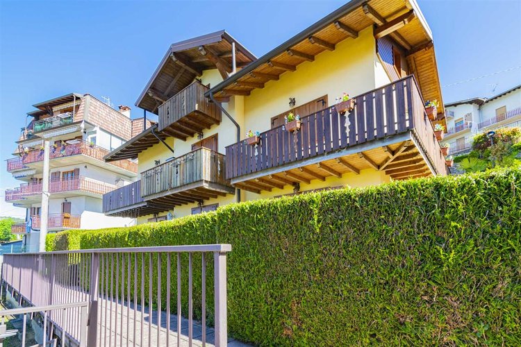 Costa Serina, in tipico, recente villino, imperdibile bilocale con giardino privato Costa Serina