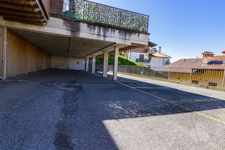 Costa Serina, in tipico, recente villino, imperdibile bilocale con giardino privato Costa Serina