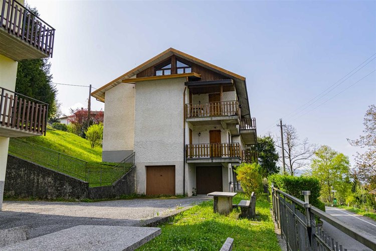 Serina Bagnella, in ottimo stato, bilocale balconato con box Serina