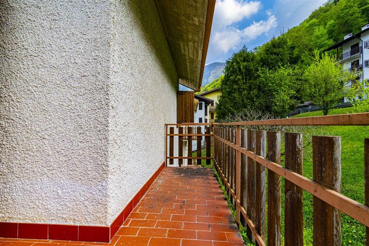 Serina Bagnella, in ottimo stato, bilocale balconato con box Serina