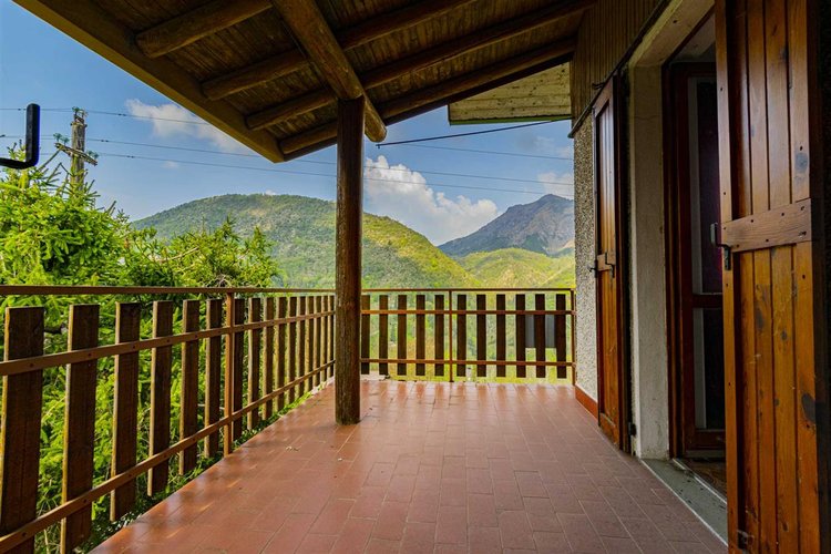 Serina Bagnella, in ottimo stato, bilocale balconato con box Serina