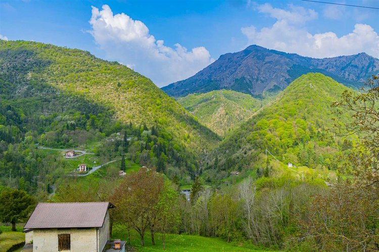 Serina Bagnella, in ottimo stato, bilocale balconato con box Serina