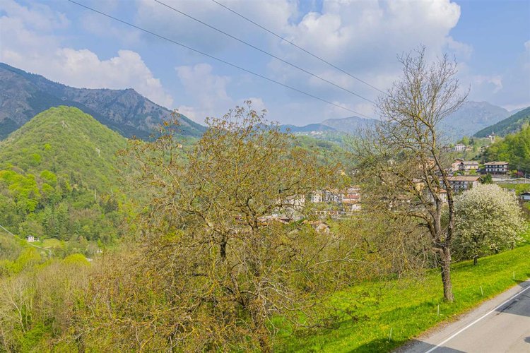 Serina Bagnella, in ottimo stato, bilocale balconato con box Serina