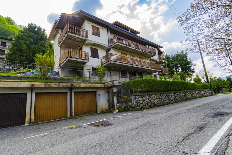 Serina Bagnella, in ottimo stato, bilocale balconato con box Serina