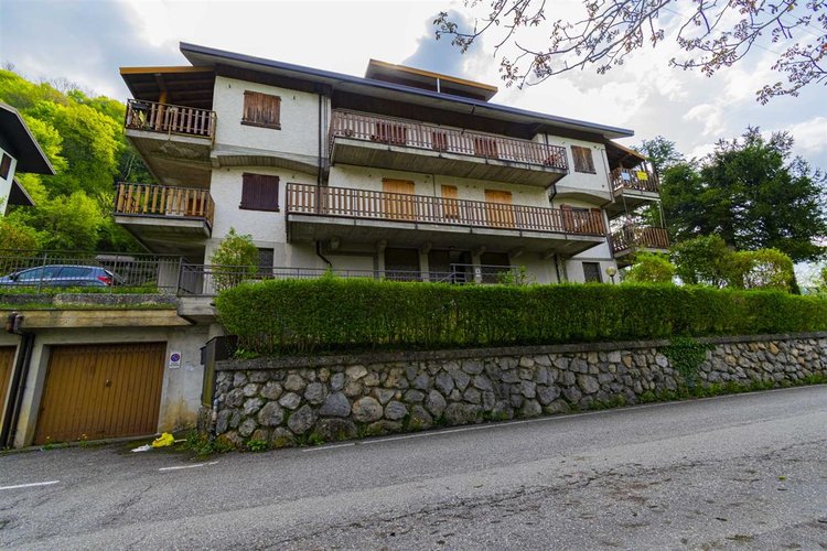 Serina Bagnella, in ottimo stato, bilocale balconato con box Serina