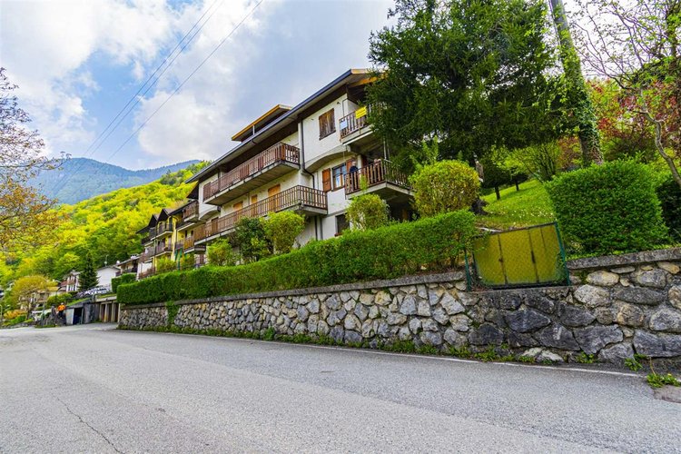 Serina Bagnella, in ottimo stato, bilocale balconato con box