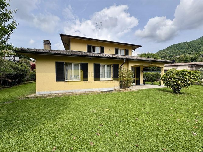 Villa indipendente con giardino privato e box di 100 mq a Galbiate Galbiate