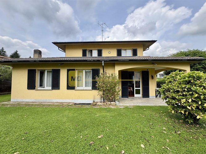 Villa indipendente con giardino privato e box di 100 mq a Galbiate Galbiate