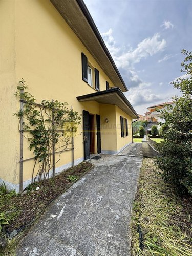 Villa indipendente con giardino privato e box di 100 mq a Galbiate Galbiate