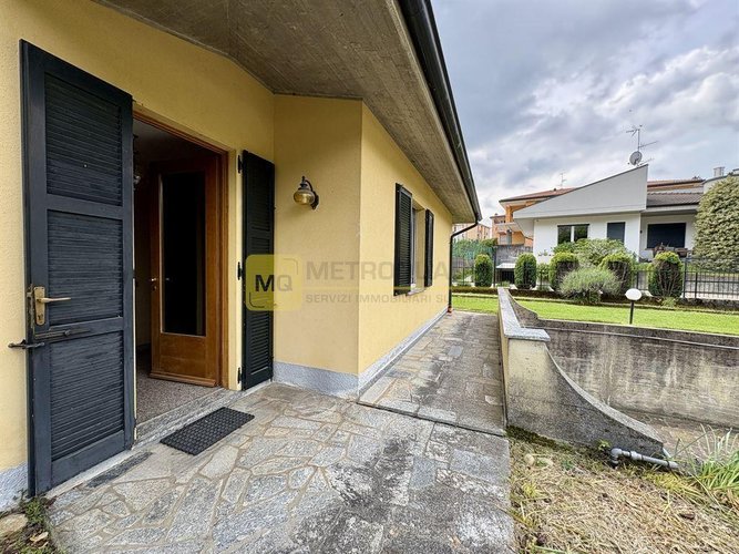 Villa indipendente con giardino privato e box di 100 mq a Galbiate Galbiate