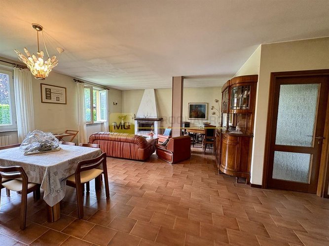 Villa indipendente con giardino privato e box di 100 mq a Galbiate Galbiate