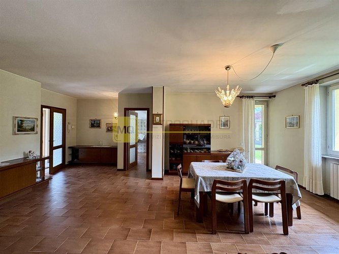 Villa indipendente con giardino privato e box di 100 mq a Galbiate Galbiate