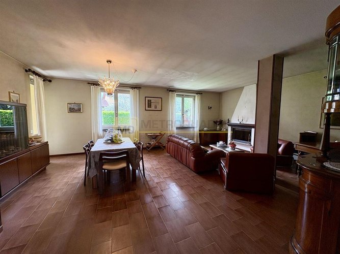 Villa indipendente con giardino privato e box di 100 mq a Galbiate Galbiate