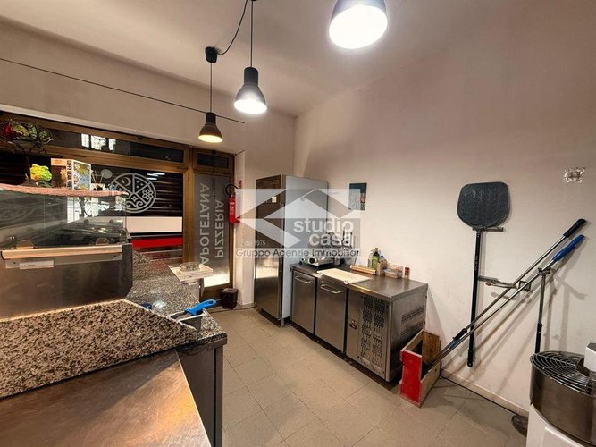 Attività di pizzeria d’asporto situata in posizione strategica a Bergamo