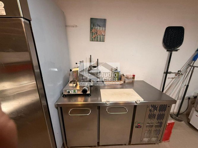Attività di pizzeria d’asporto situata in posizione strategica a Bergamo Bergamo