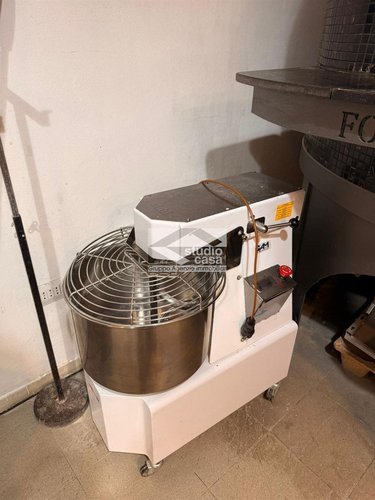 Attività di pizzeria d’asporto situata in posizione strategica a Bergamo Bergamo