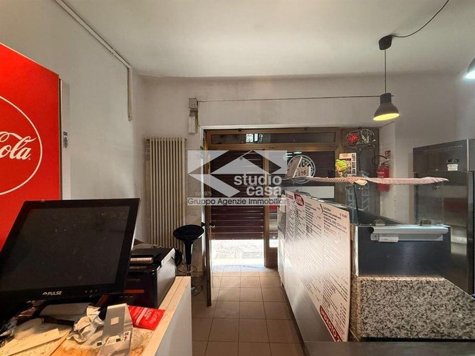 Attività di pizzeria d’asporto situata in posizione strategica a Bergamo Bergamo