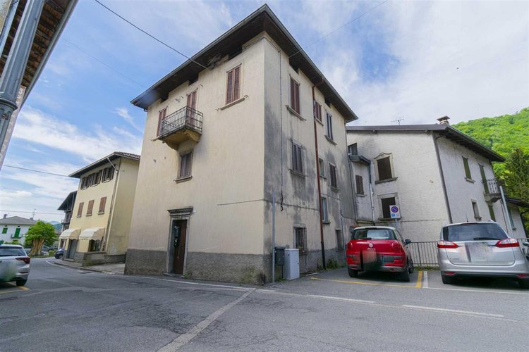 Serina, porzione di casa parzialmente ristrutturata