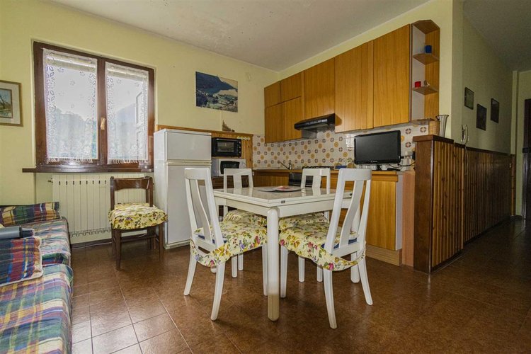 Serina, grazioso bilocale con cantina e posto auto Serina