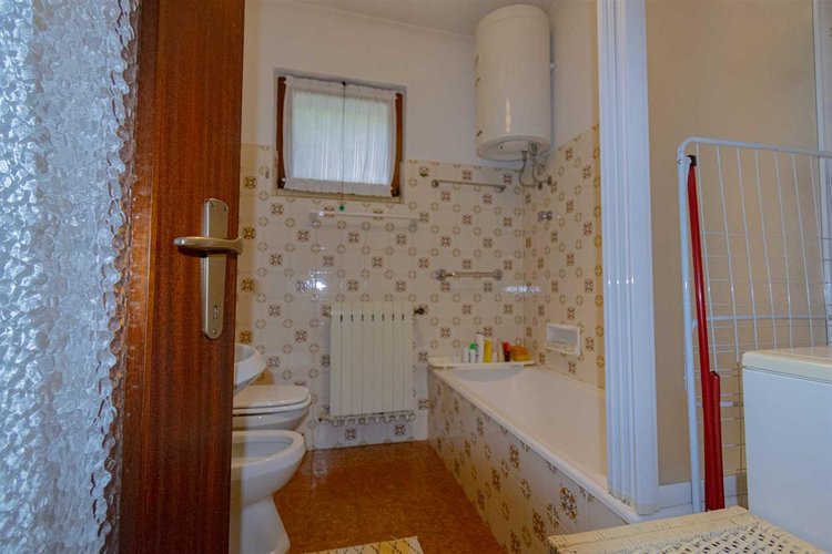 Serina, grazioso bilocale con cantina e posto auto Serina