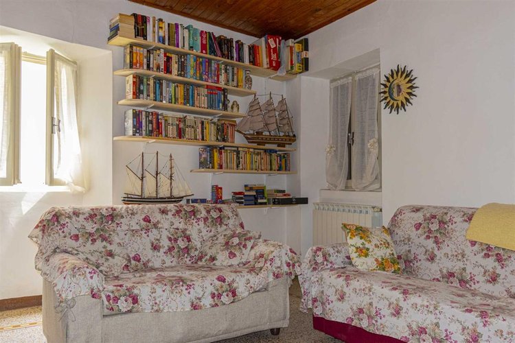 Serina, porzione di casa parzialmente ristrutturata Serina