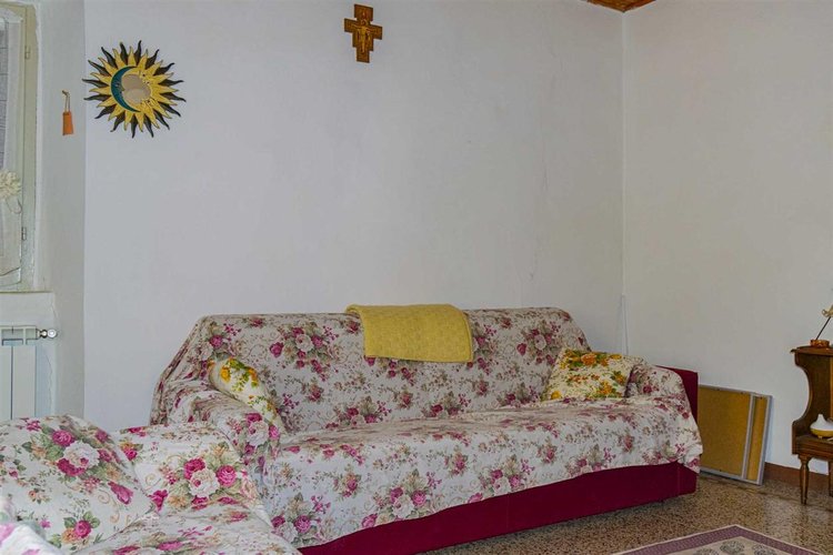 Serina, porzione di casa parzialmente ristrutturata Serina