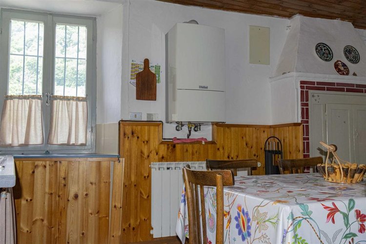 Serina, porzione di casa parzialmente ristrutturata Serina