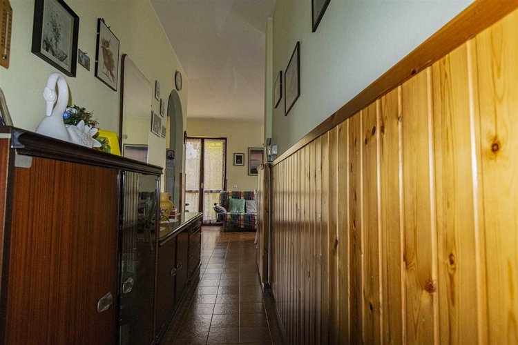 Serina, grazioso bilocale con cantina e posto auto Serina