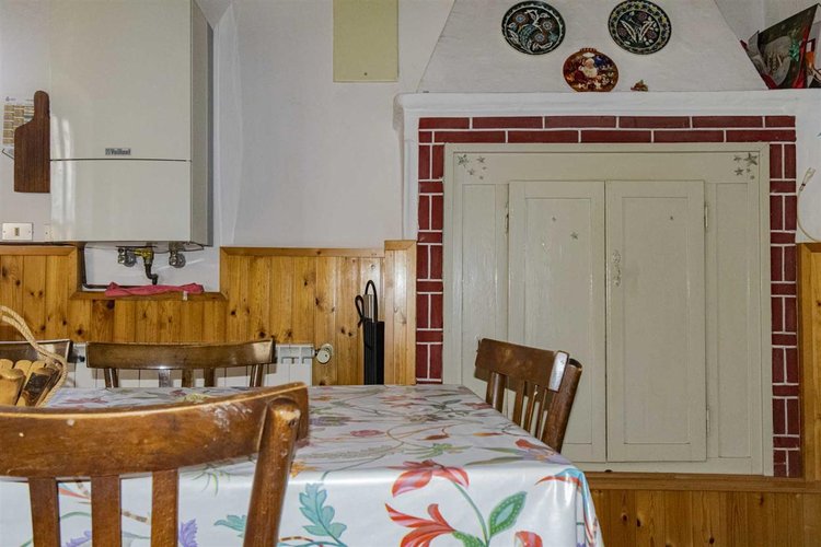 Serina, porzione di casa parzialmente ristrutturata Serina