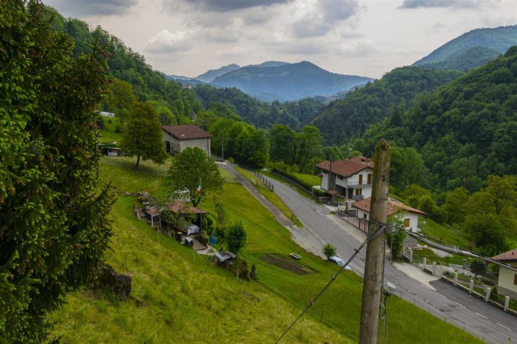 Serina, grazioso bilocale con cantina e posto auto Serina